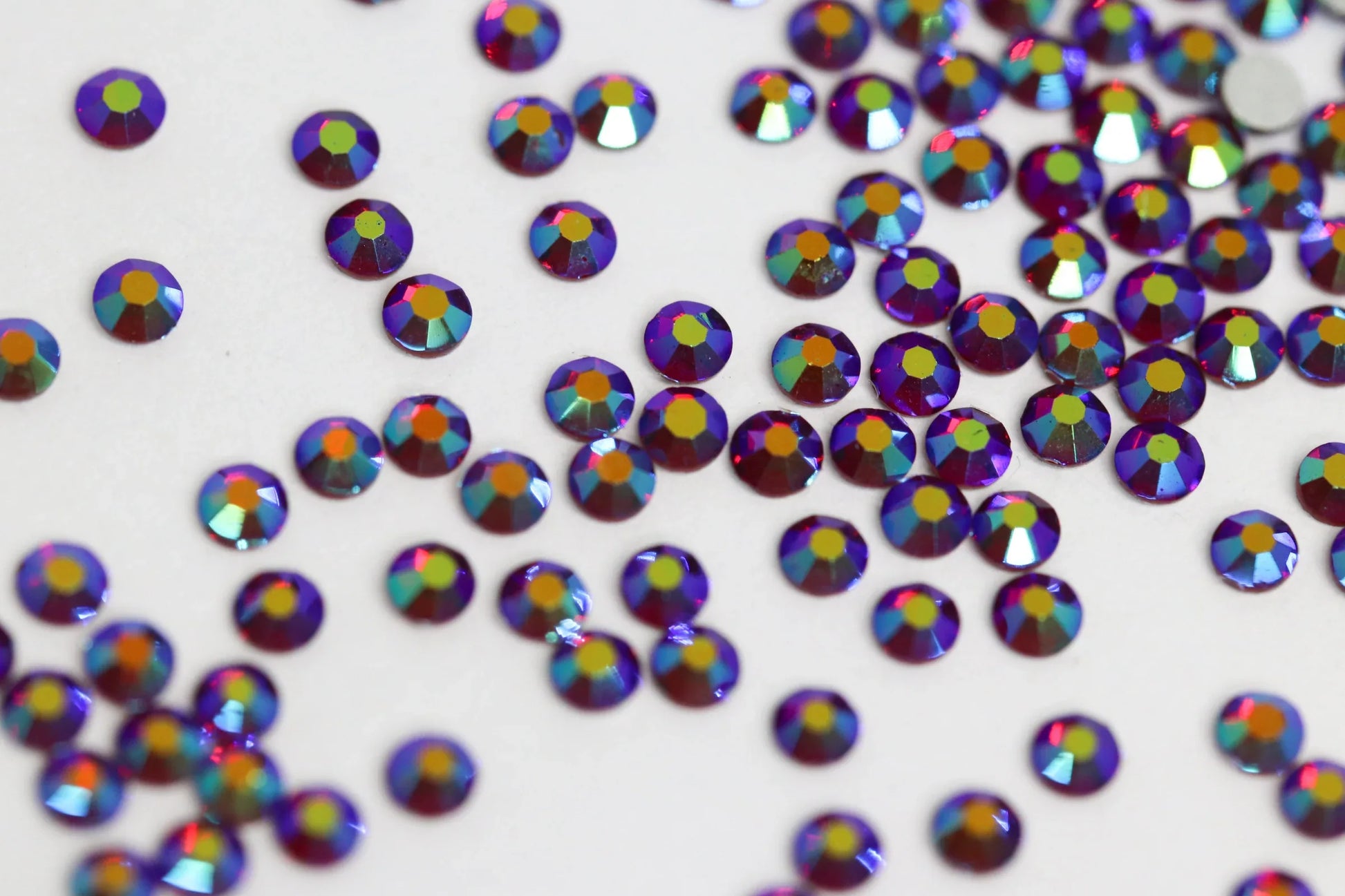 Dark Siam AB SS6 (Unicorn Lab Rhinestones) x100 - Unicorn Lab