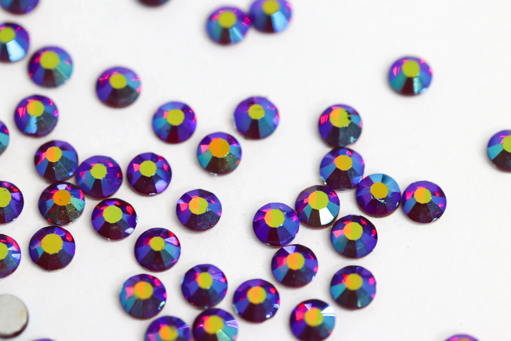 Dark Siam AB SS10 (Unicorn Lab Rhinestones) x100 - Unicorn Lab