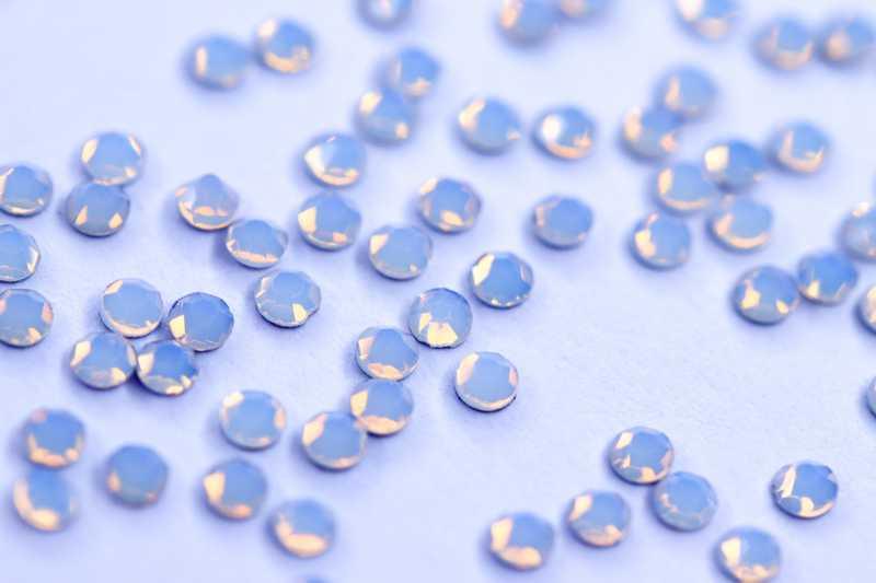 White Opal SS4 (Unicorn Lab Rhinestones) - Unicorn Lab