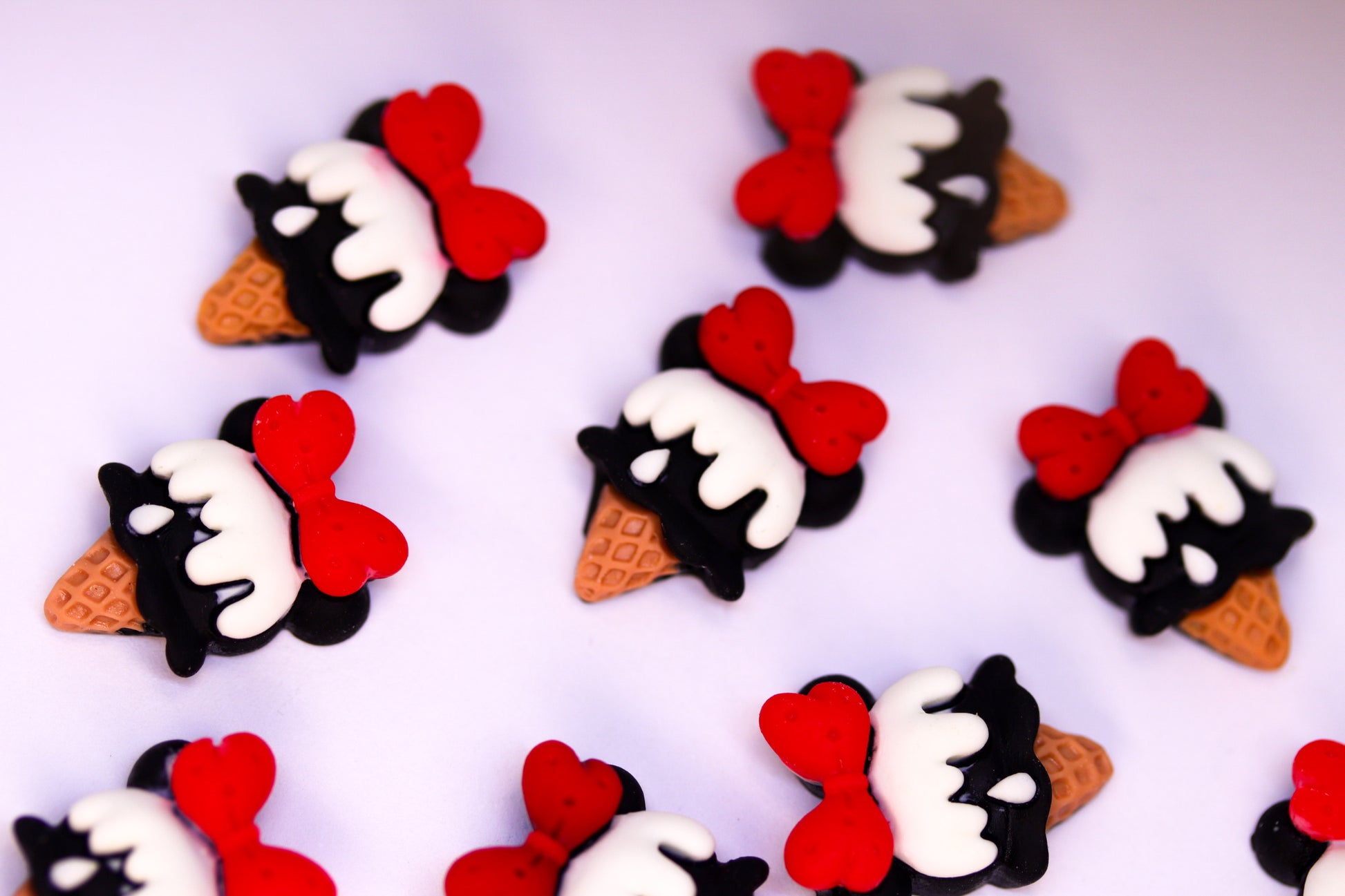 BOW SCOOP ICE CREAM x8 charm