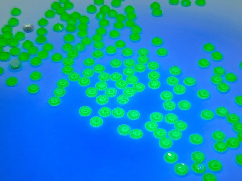 Neon Emerald SS6 - Unicorn Lab Rhinestones - Unicorn Lab