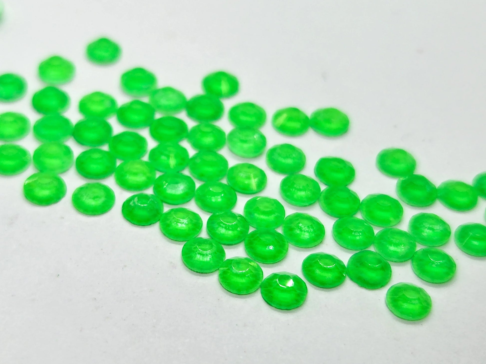 Neon Green SS16 Rhinestones for Nail Art - Unicorn Lab