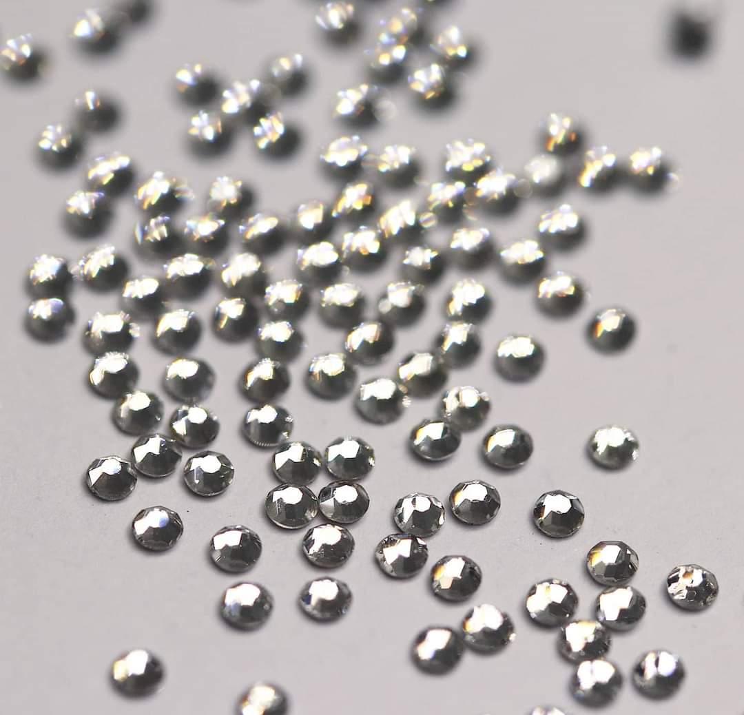 Bulk factory pack of Crystal SS4 (1.5mm) clear glass flatback rhinestones for professional nail art.