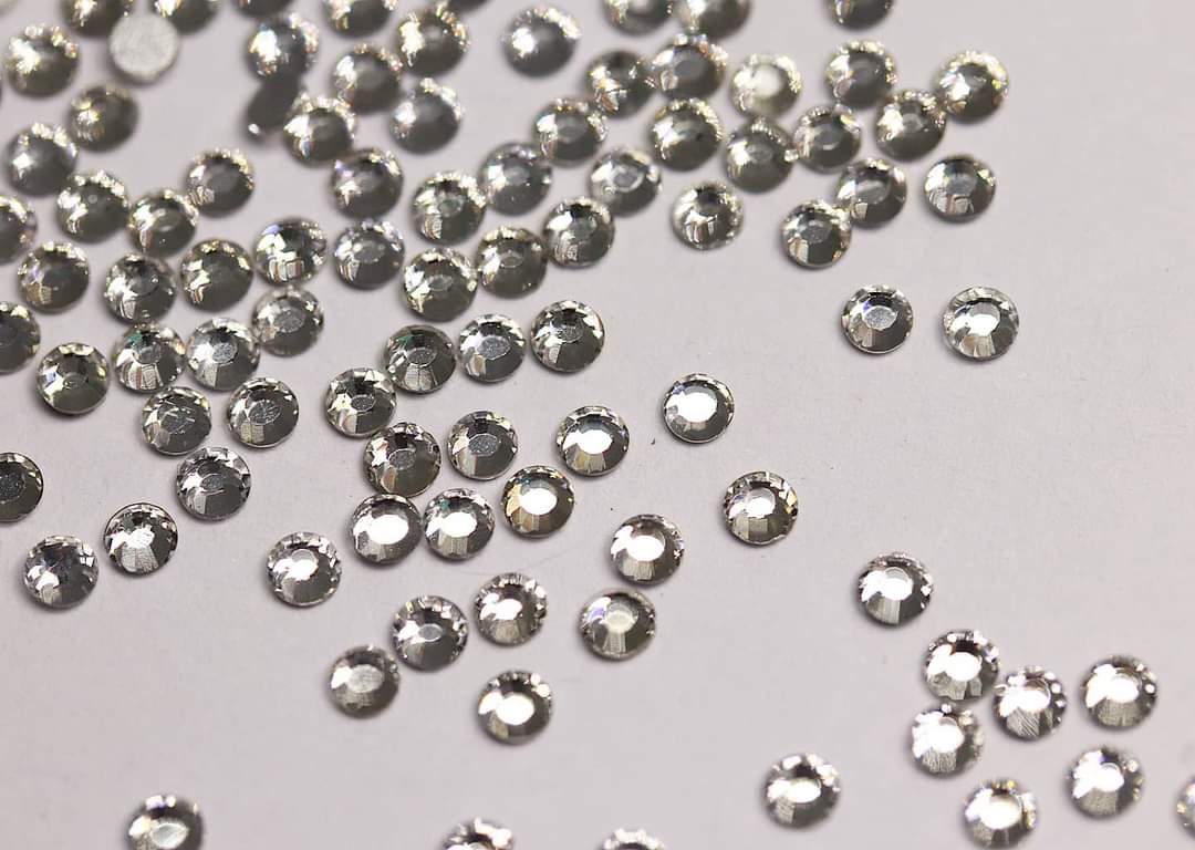 Crystal SS6 (Unicorn Lab Rhinestones) nail crystals The original Shimmer Cuticle Oil – Handcrafted in Melbourne since 2017 – First cuticle oil droppers to hit the Australian market